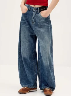 Star-shaped back pockets jean