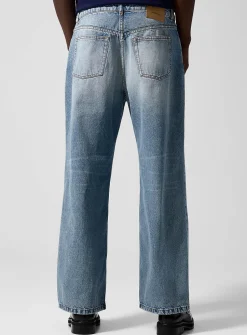 Straight-leg washed jean