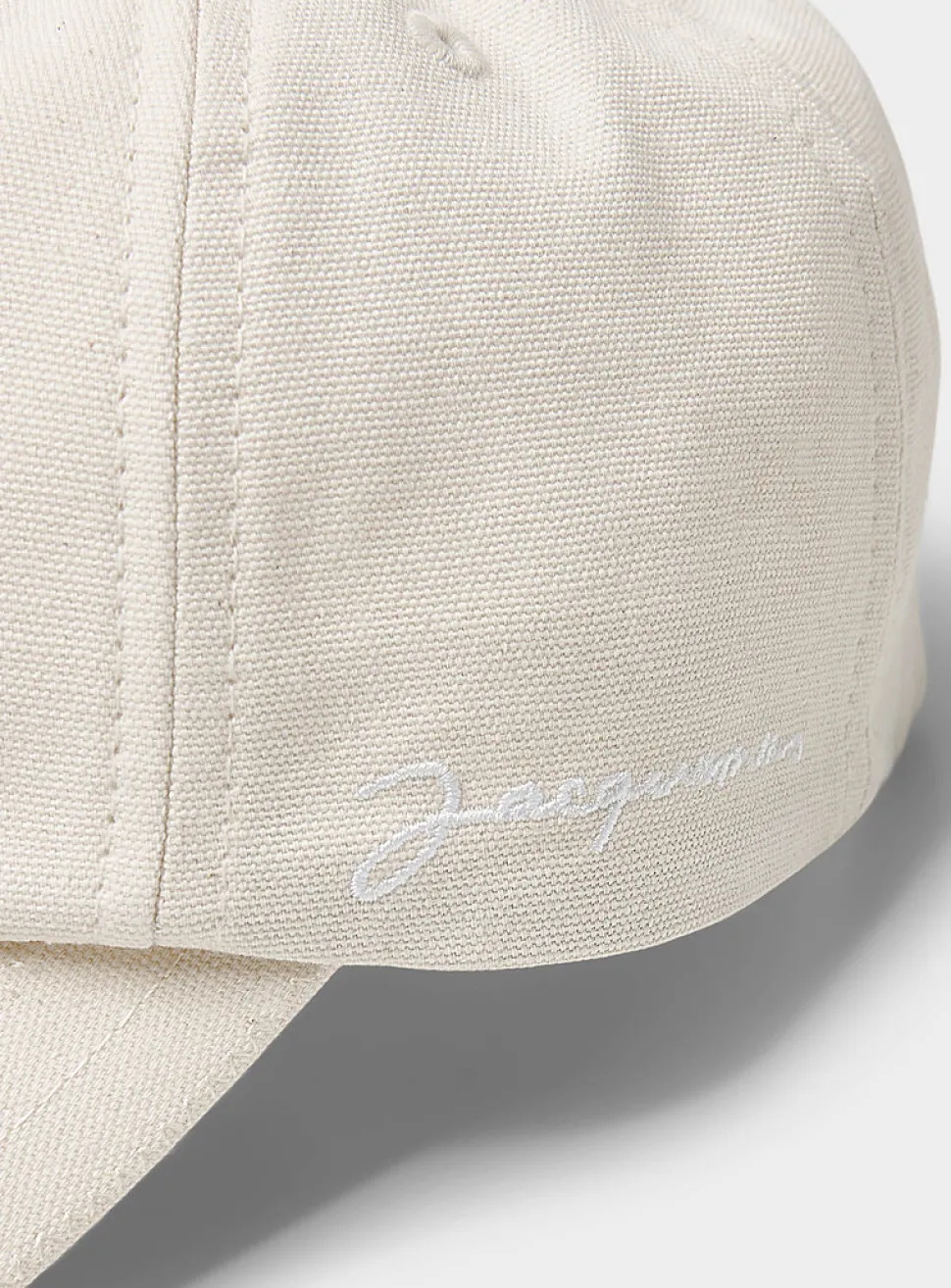 Streamlined logo cap