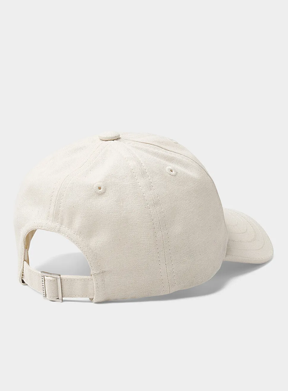 Streamlined logo cap