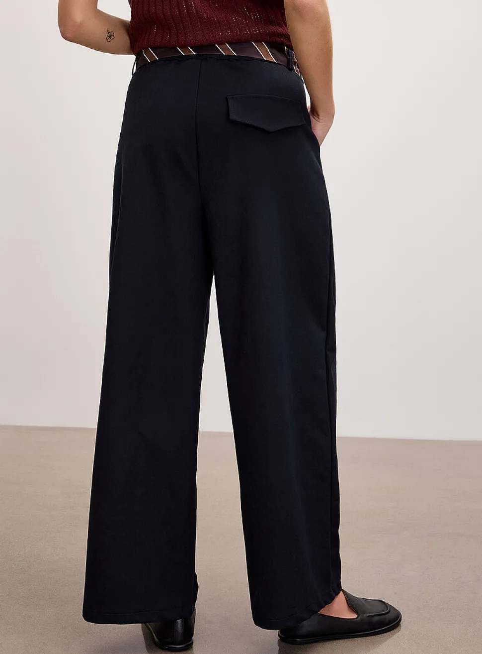 Tie-belt stretch twill barrel-leg pant