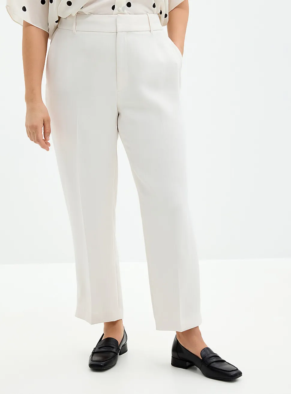 Universal textured crepe dress pant
