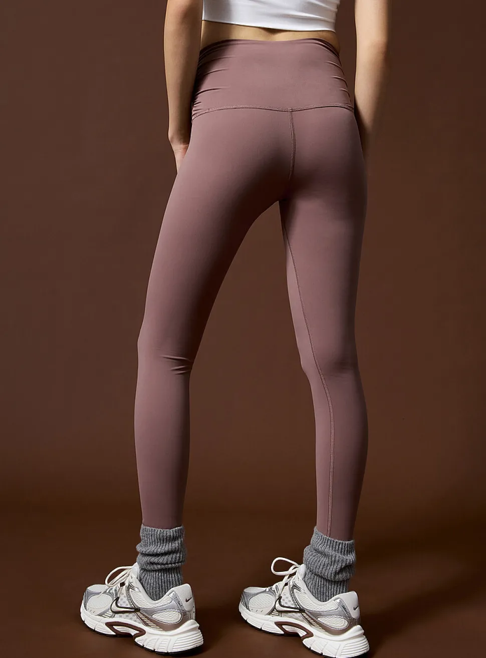 Velvety ruched-waist legging