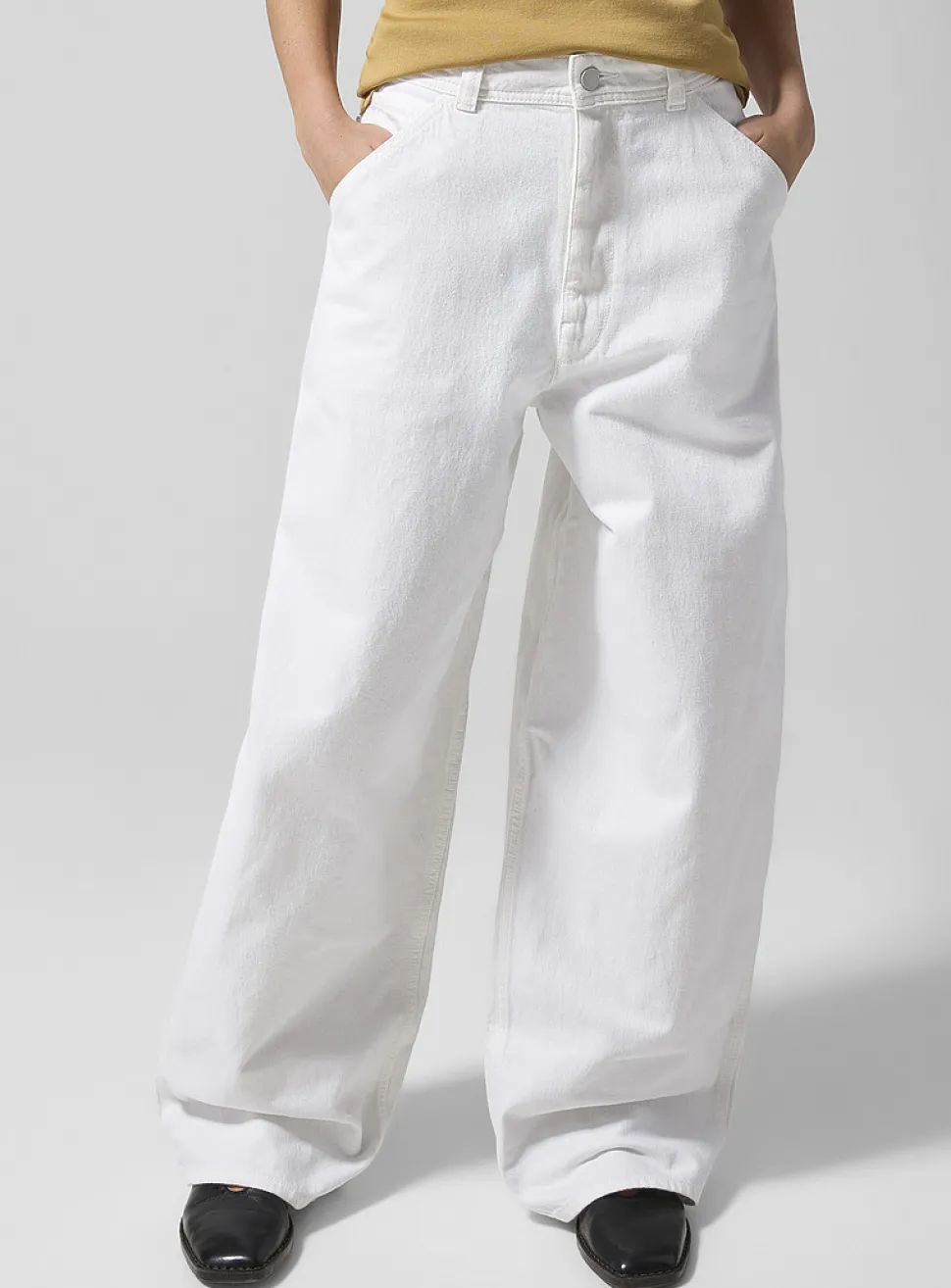 White wide-leg jean