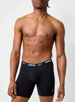 6" white-logo boxer briefs