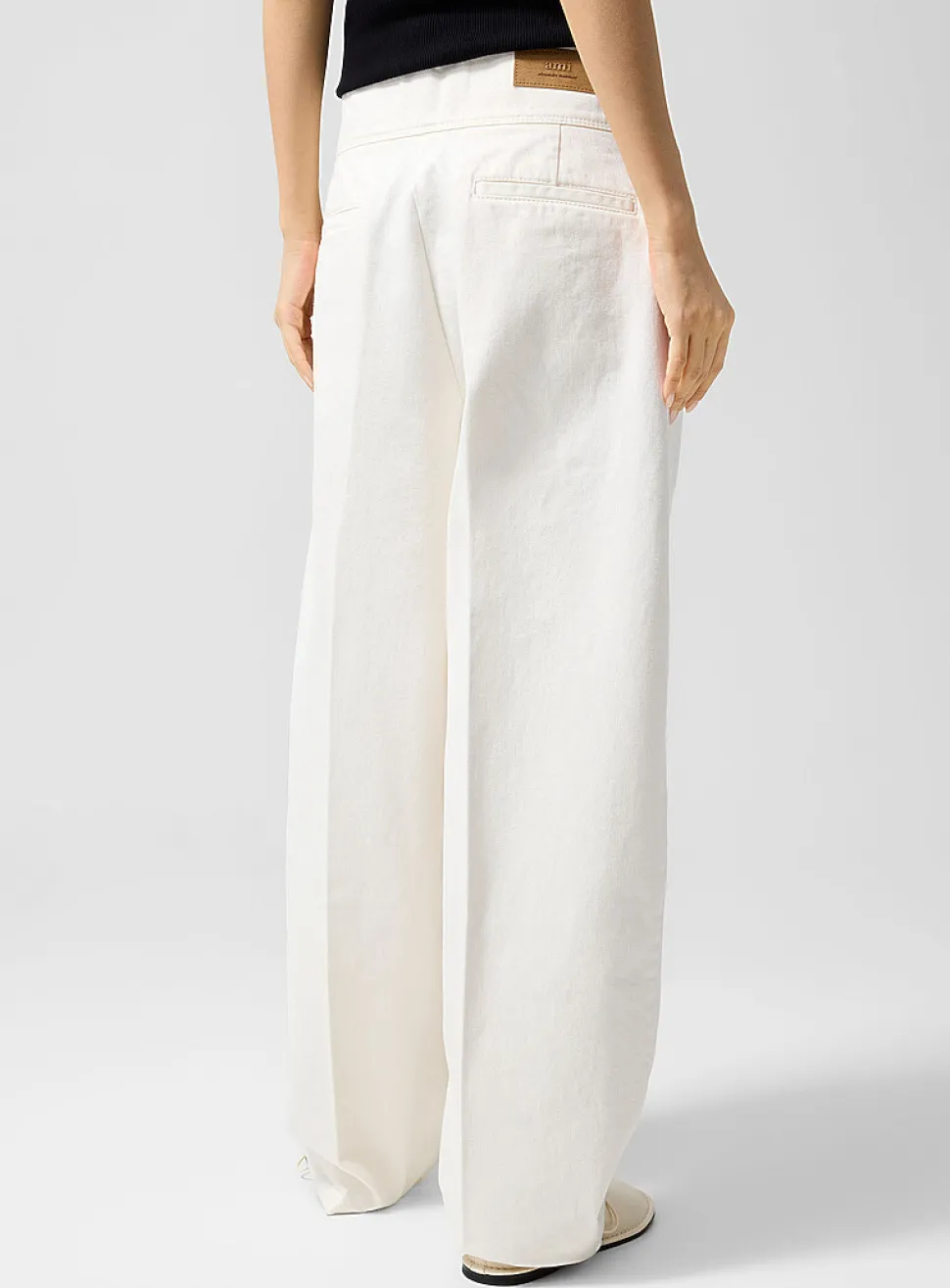 Wrapped belt barrel-leg jean